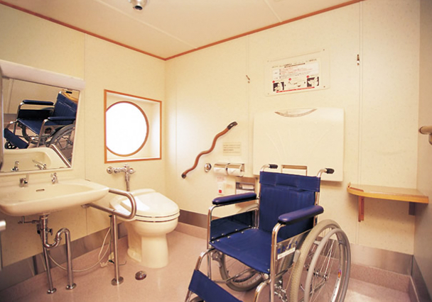 Barrier-free facilities such as toilets for people with disabilities and elevators are equipped on board.